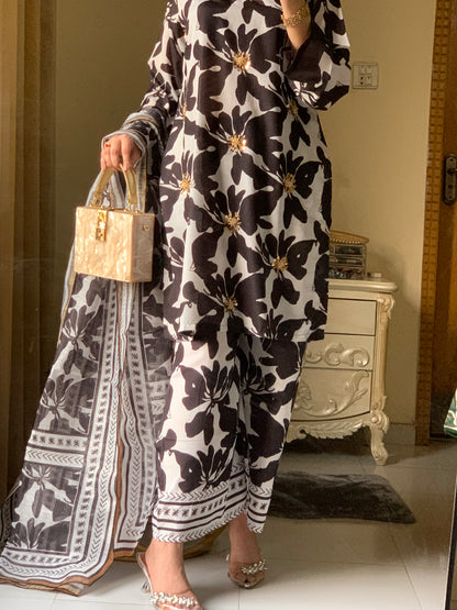 Aniqa Couture Longline Stitched Silken Lawn 3-Piece Collection