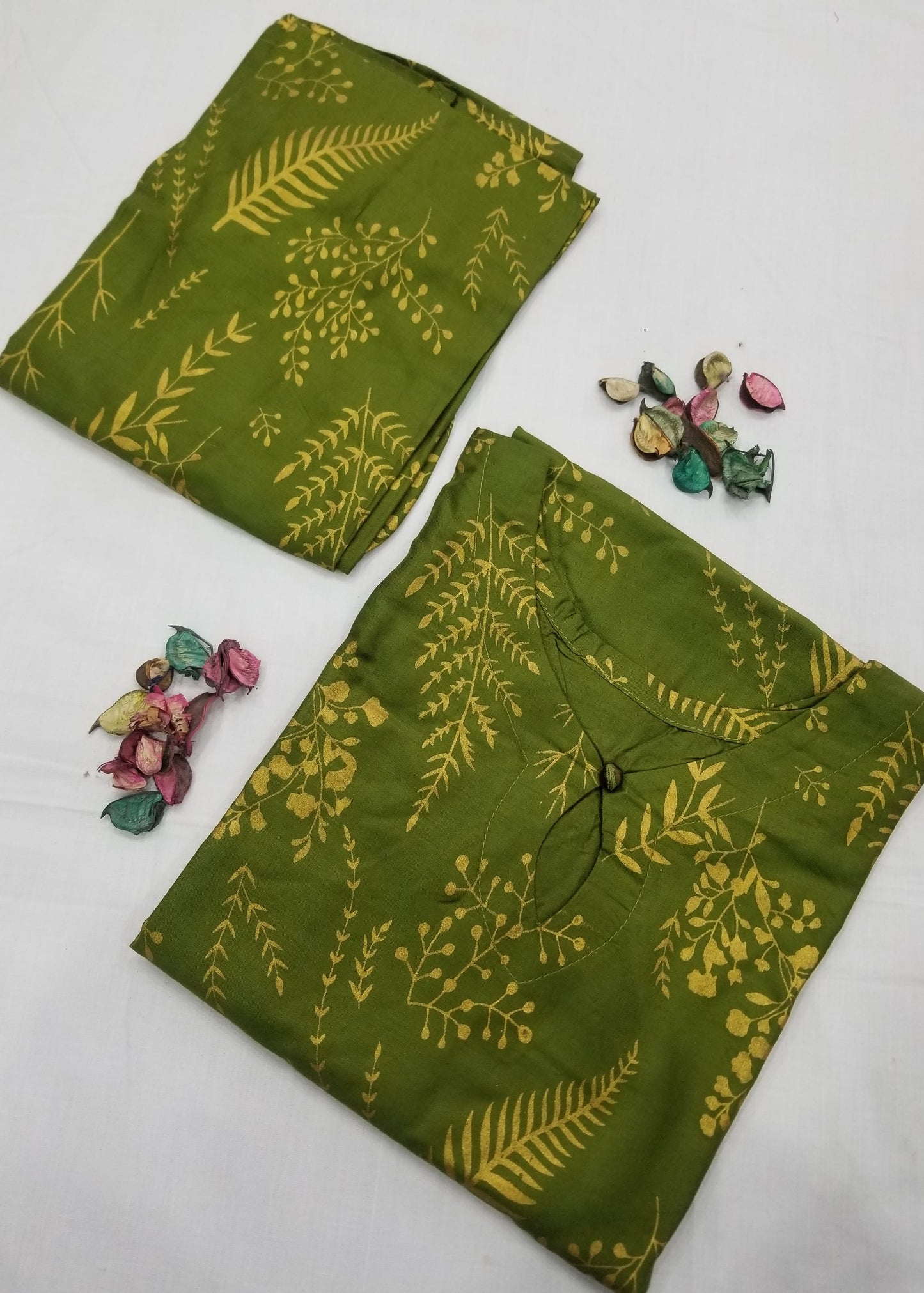 Petal Design Summer Linen Suit – Trendy & Lightweight,  1390 with free delivery (Mendhi)