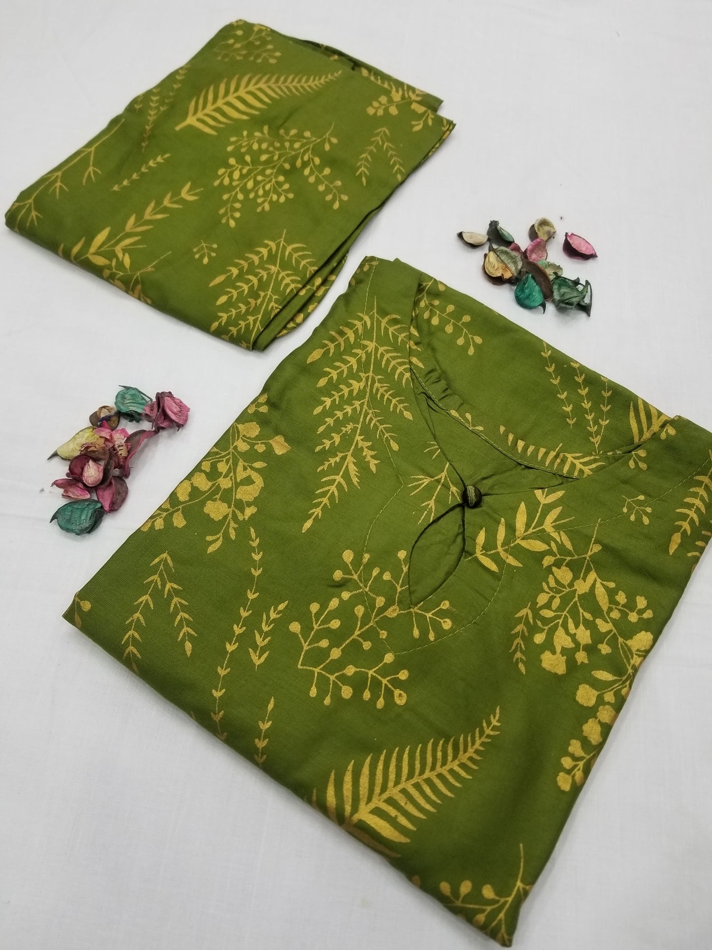 Petal Design Summer Linen Suit – Trendy & Lightweight,  1390 with free delivery (Mendhi)
